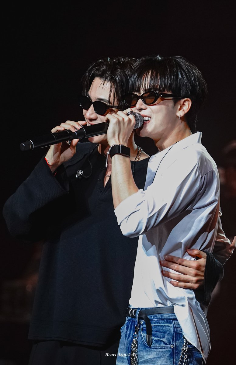 จังหวะแมวเดินเข้าปากเสือมันเป็นงี้นี่เอง คว้าเอวหมับเลยล่ะ

#PSTimeStopperinVietnam
#PerthSanta