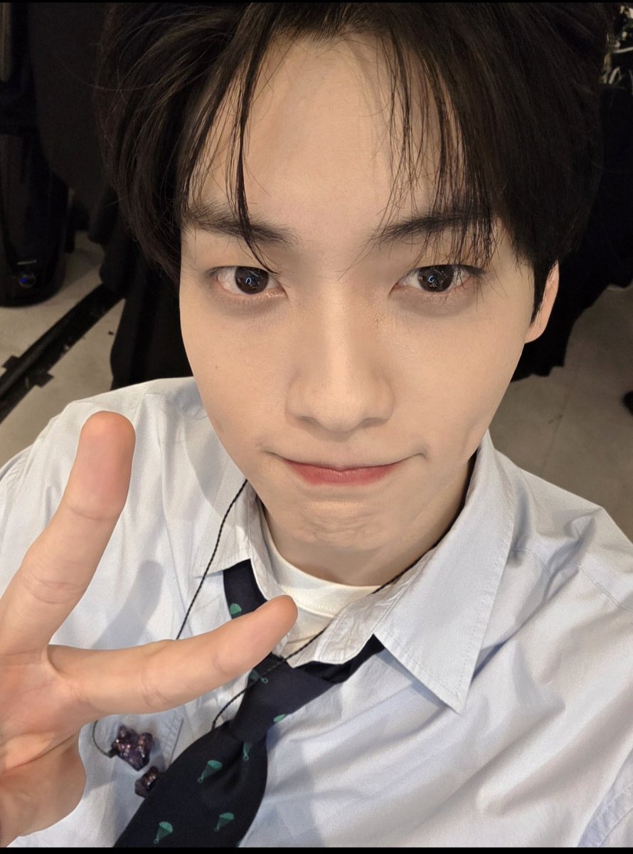 [260307] weverse dm 🐰💬

🐰 here’s a present