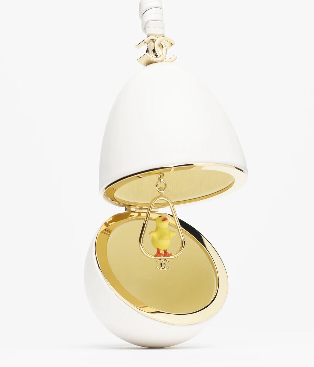 42万のCHANELのたまごやばい、ヒヨコ入ってる