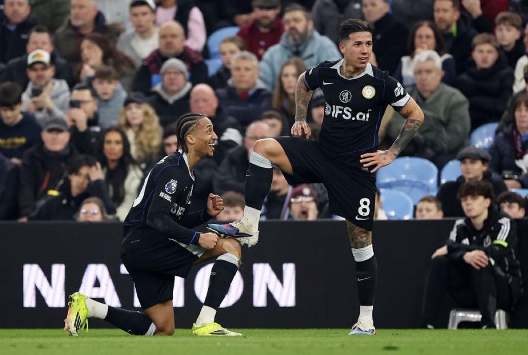 Good Morning Champs. 💙✨

Have an amazing weekend y'all. 💙💐