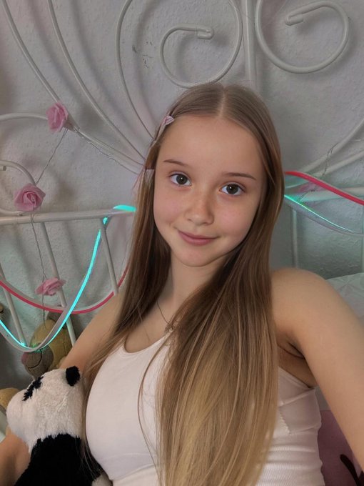 4aswe's tweet photo. Describe me in 1 word HG https://t.co/HF4qEmXrxw