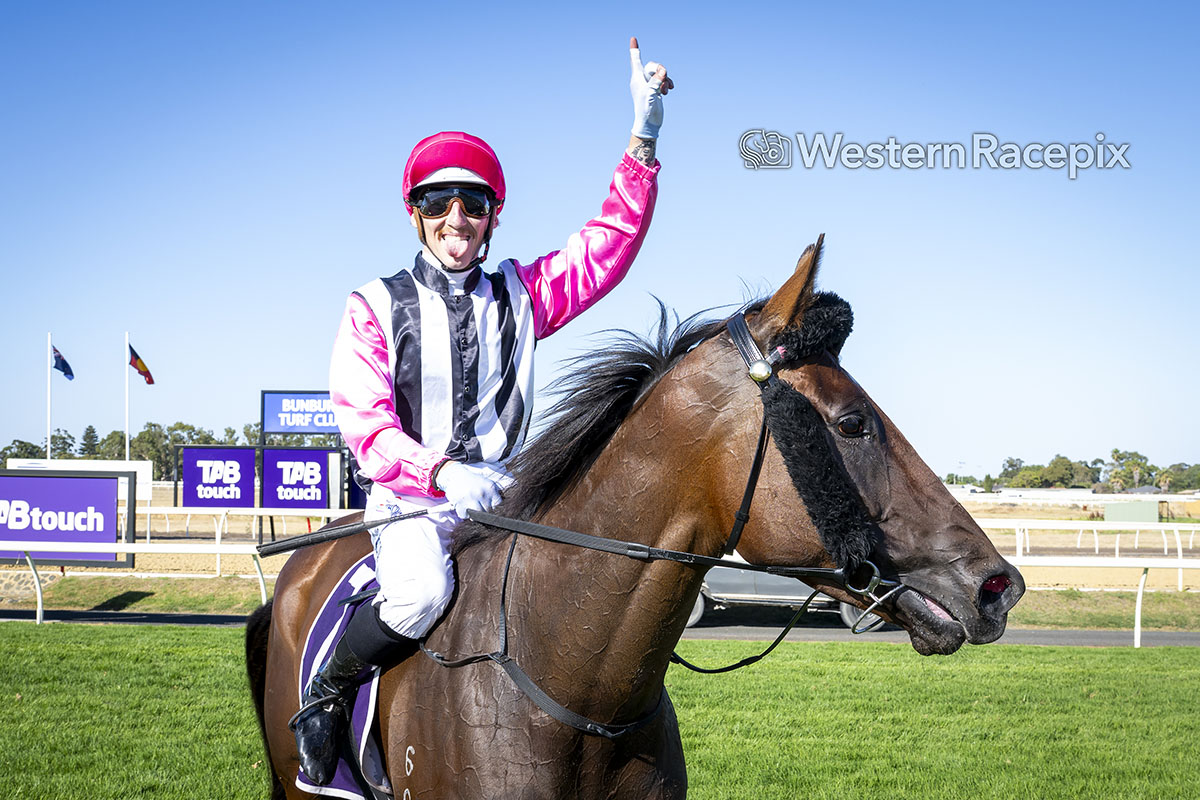 Western Racepix tweet media
