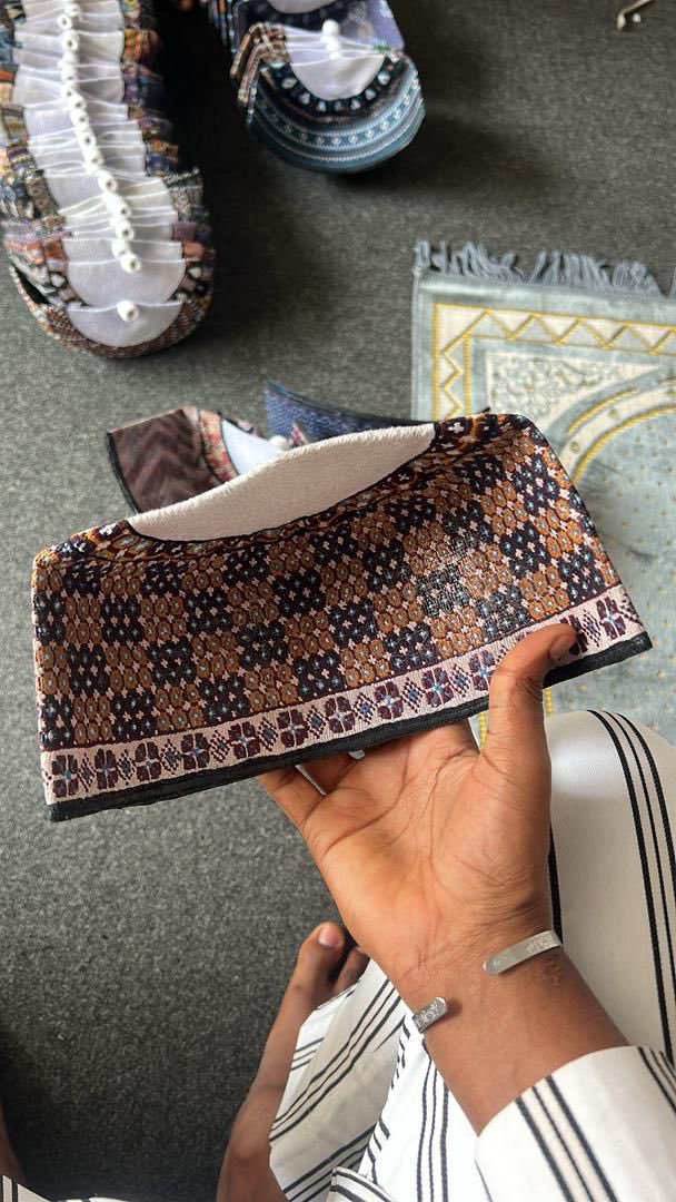 Patronize my brother <a href="/AdamubiuAliyu1/">aliyu Adamu</a> 
Each is 35k

Location Abuja