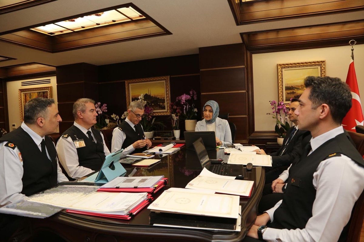 Jandarma ve Sahil Güvenlik Akademisi Başkanı Tümgeneral Recep YALÇINKAYA ve beraberindeki heyet ile haftalık  değerlendirme toplantısı gerçekleştirdik. 
 
Toplantıda, Jandarma ve Sahil Güvenlik Akademisi Başkanlığının yürüttüğü akademik faaliyetleri değerlendirerek, 2026 yılına