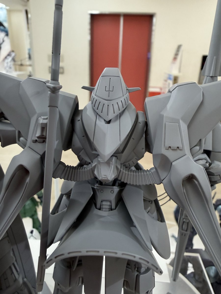 FSS展最終週の発表見てきました。
フォロワーさんにお付き合い頂き、食べ歩きもしましたが…
発表になったのは、予想通りというか…
1/144 SR3でした。