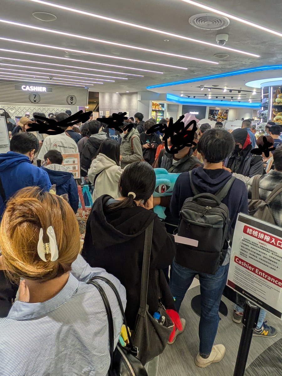 感謝寶可夢中心貨源充足，剛剛結帳完還有好多百變怪謎擬Q😍🫶

結帳人潮好多😂