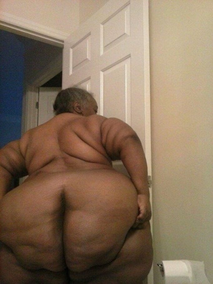 HugeBoobsGrannyLover tweet media