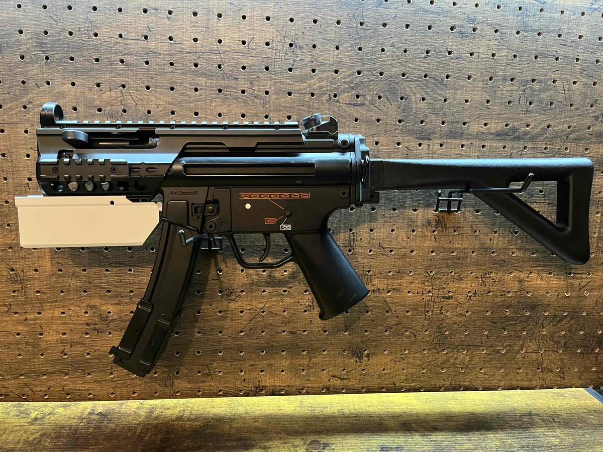 D_GUNARMORY's tweet image. お世話になります。D-sanです✨
SFA様のブランド、ATELIER RAI製の試作パーツを頂きました🫡現在販売中の電動ハンドガン用バッテリーケースを拡大、再設計したミニSサイズのレール取付型バッテリーケース😆✨カスタムの幅が広がります👍製品化が楽しみです😍
＃SFA #ATELIERRAI #バッテリーケース