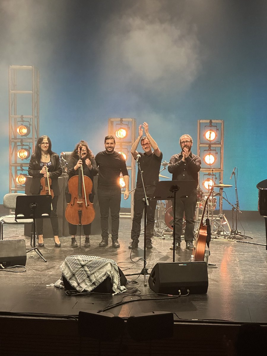 jolulave's tweet photo. 🎵❤️Un autèntic luxe el concert de @PauAlabajos ahir a Les Arts. Va ser una vetllada màgica!

I gràcies per tindre sempre unes paraules d’estima cap a #Xàtiva, recordant la resistència davant la Crema o el Bombardeig de l’Estació, els episodis més negres de la nostra història. https://t.co/ruq6mF9j9M