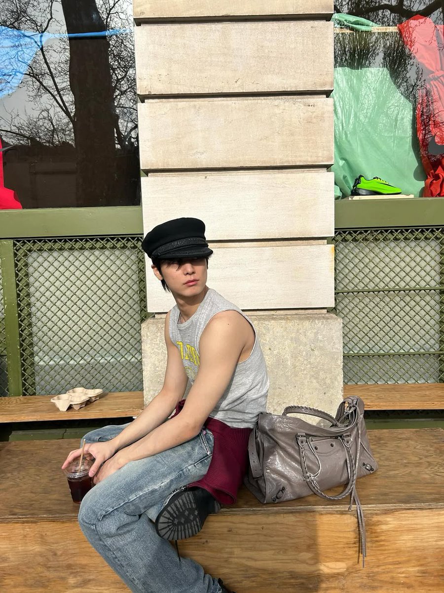 It’s the era of Juyeon in Paris! Not Emily.