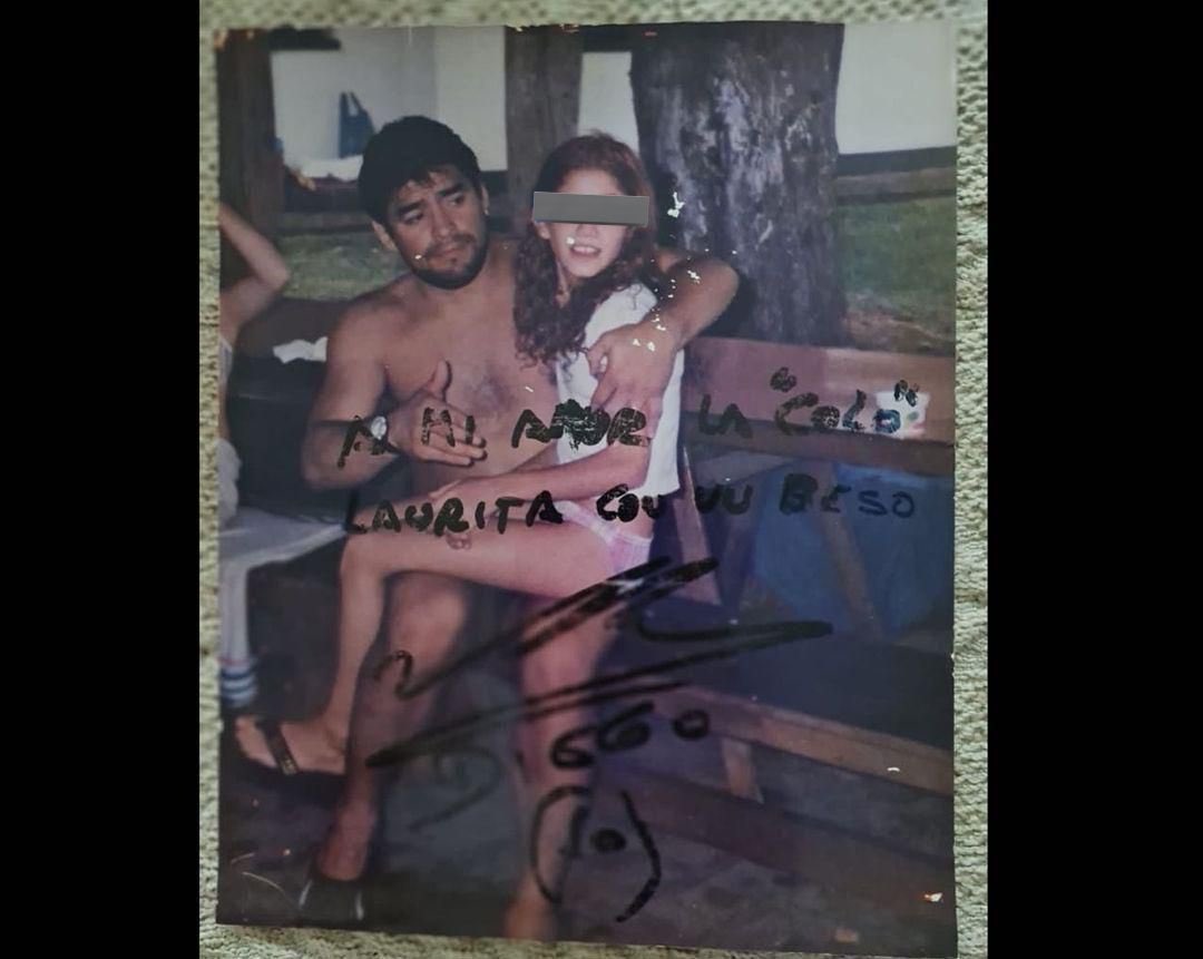 Futbolcu Maradona’nın Epstein adasınca çekilen bir fotoğrafı.

Şeytan’ın evlatlarına lanet olsun!