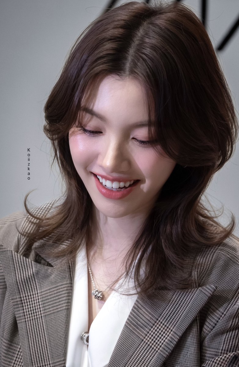 🩶☺️🤏🏻

#HERALoverWithLinglingKwong #OrmKornxCentralChidlom #CentralTheFashionDisruptorxLingOrm