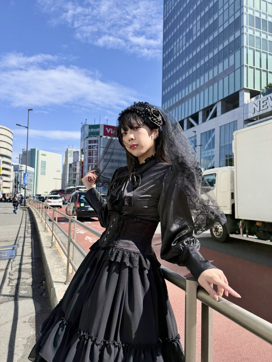 ATELIERPIERROT1's tweet photo. 🖤新宿店スタッフ着用 おすすめコーデ🖤

【ATELIER PIERROT】
Classical Duchess Ribbon Blouse
￥19,470(税込)
🛒 https://t.co/HzzVkaKYnX

【ATELIER PIERROT】
Amaryllis Petticoat
￥18,700(税込)
🛒 https://t.co/rYX49wYBij

【ATELIER PIERROT】
Frill Short Corset
￥14,850(税込)
🛒 https://t.co/9EYFoswevF

【Estrellas】
ロングヴェールカチューシャ
￥14,300(税込)

街中でひときわ目を惹くゴシックコーデ🖤
日常の街並みにいつもより特別なスタイルで✨️

着用スタッフ @koyah_PIERROT 身長158cm

#アトリエピエロ新宿店 
☏03-3226-8088