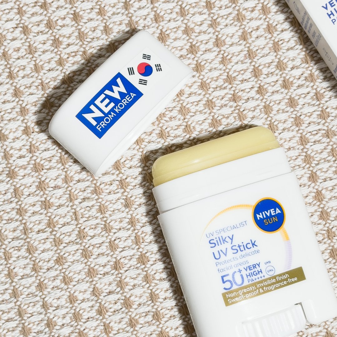 iBoomStyle's tweet image. ถ้าการเติมกันแดดระหว่างวันมันยากอยากให้ลอง NIVEA Silky UV Stick PF50+ PA++++
- บางเบา ไม่มัน ไม่วอก
- เติมทับเมคอัพได้
- กันน้ำ กันเหงื่อ ไม่มีน้ำหอม

📍พิกัด
Shopee : s.shopee.co.th/7fUtpCpHc0
Lazada : s.lazada.co.th/s.ZdYDJz?cc&amp;amp;t=…
#NIVEA #niveathailand #Sunscreen #iBoomStyle