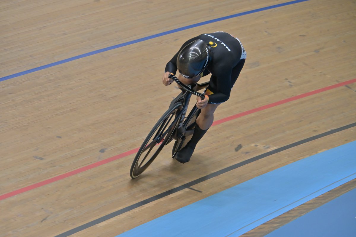 アジズルさん復活の狼煙を上げる。
2026UCIトラックワールドカップ・パース
男子ケイリン1回戦はちょっと不利があって勝ち上がれなかったが、敗者復活戦では、残り2周半で思いっきり後方に置かれたが、一気に捲って最終バックでは先頭に立って後続千切って1着。強い。