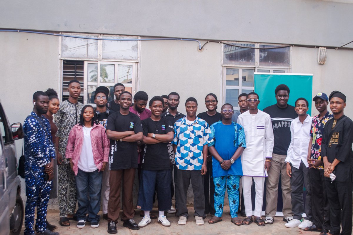 The <a href="/SuperteamNG/">Superteam Nigeria</a> Co-working Friday in Ogun State was such a refreshing experience.

Builders shared what they’re currently working on, exchanged ideas, and connected with one another. 

Really glad to meet new developers building from the state. <a href="/mhetHQ/">mhet.</a> <a href="/deedaro_xp/">Deedaro</a> &amp; Viktor.