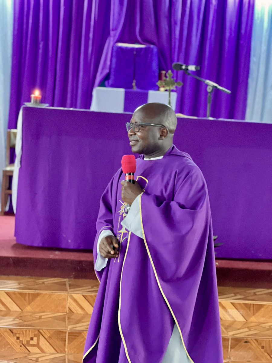 Reachoutmbuya's tweet photo. @mccpeace @CAREUganda @buwembo_mi79536 @makula_99 @paul_opus @RestlessDev @SilasMasari @Restless_Uganda The Father Ben Chola also called upon the men to be true men; living honest and responsible lives.
#romgraduation26 https://t.co/DJfuDloGBE