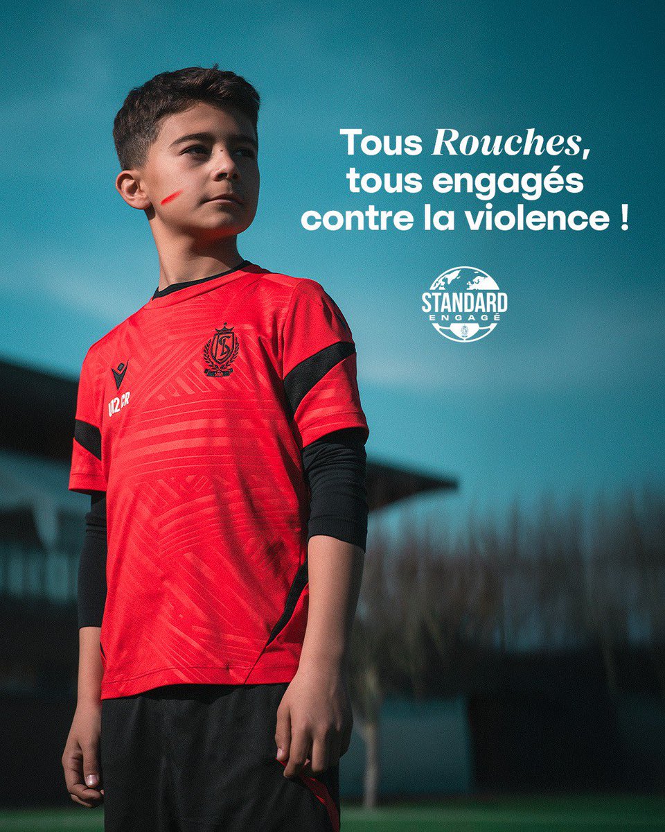 SL16_FC's tweet photo. Le trait rouge est tracé. 🔴
Ce week-end, joueurs et staffs du SL16 Football Campus s’unissent pour réaffirmer une position claire : la violence n’a pas sa place sur et en dehors des terrains. #TraitRouge https://t.co/Uk4KLpwtVv