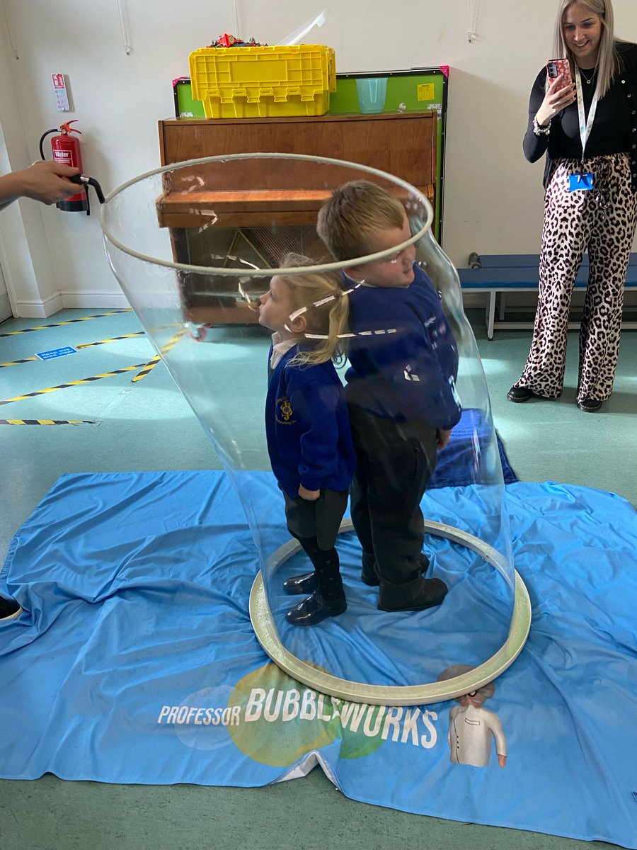 stjosephskly's tweet photo. Spark2 science workshop was amazing. Bubble fun was the best! #SJKHazelClass #SJKScience https://t.co/vzxhjD4Zy3