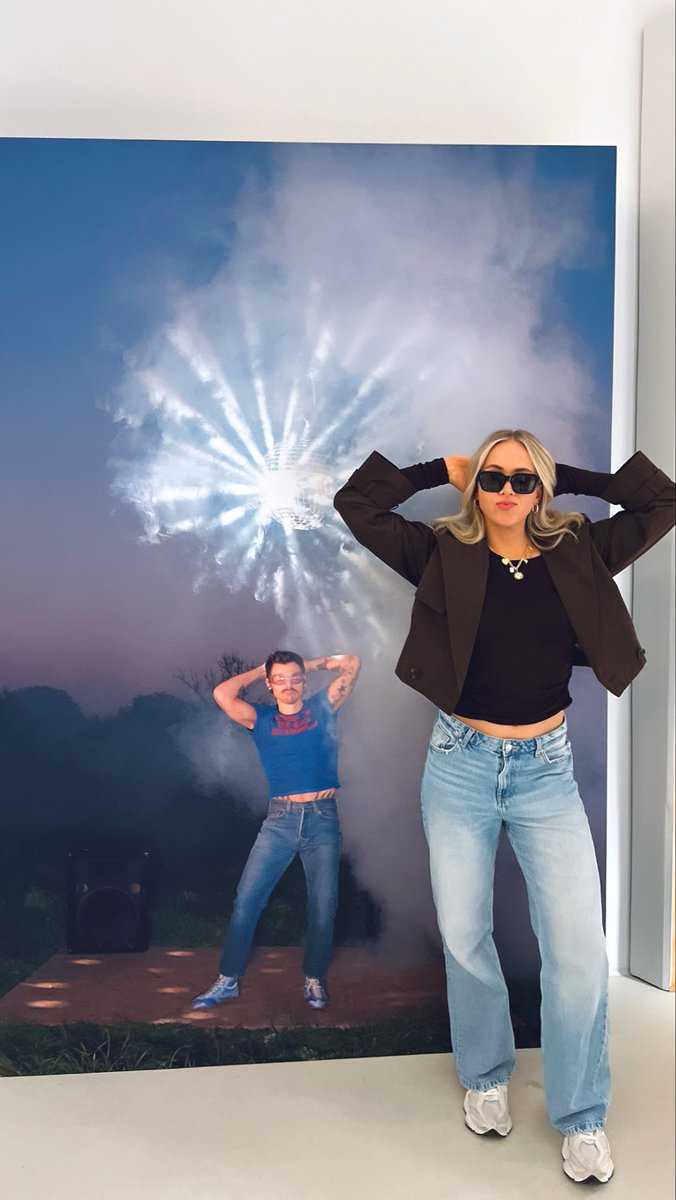 mel 🪐 tweet media