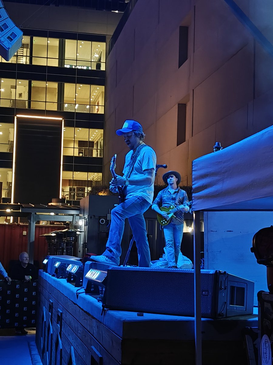 Brunzwick tweet media