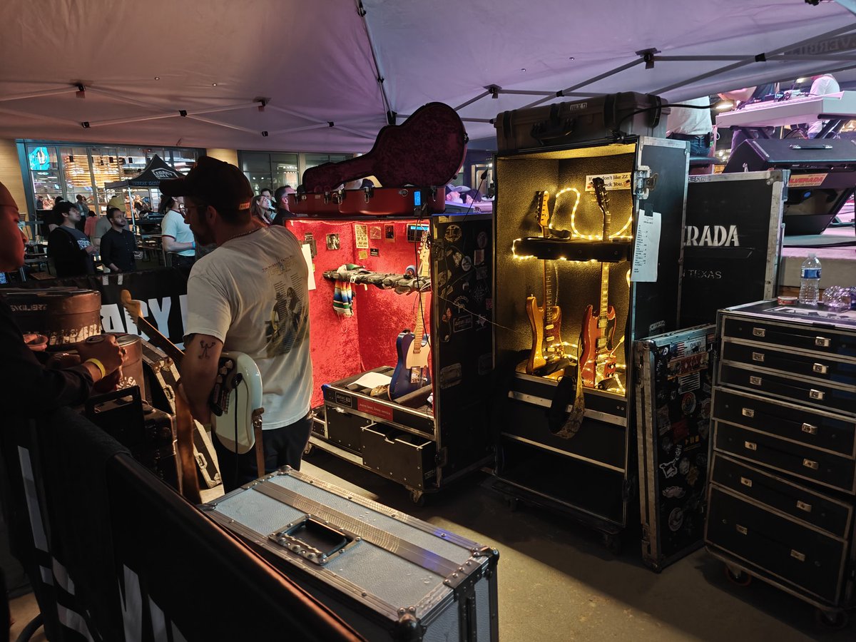 Brunzwick tweet media