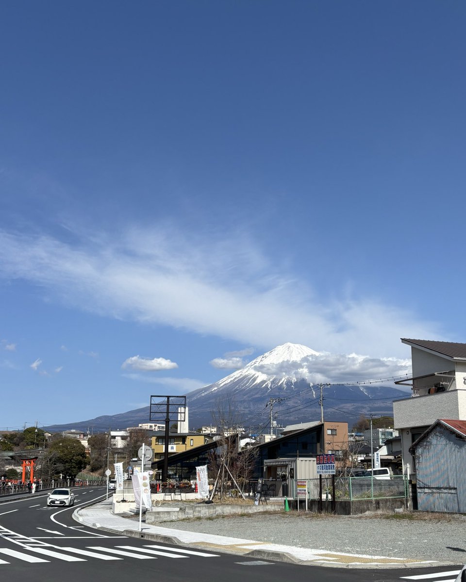 yo_223's tweet photo. いつ見ても富士山はきれい https://t.co/K46bS57I3g