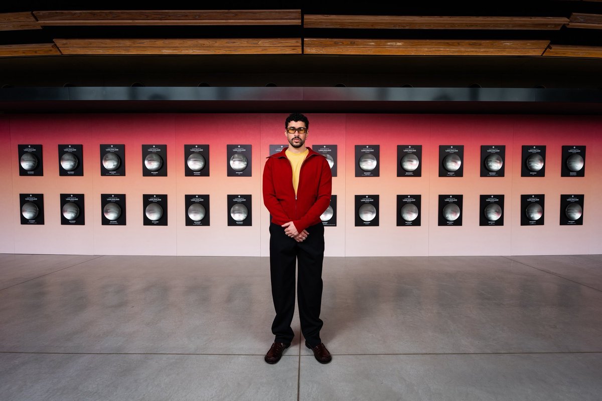updatecultura's tweet photo. Bad Bunny e suas 29 placas de músicas com 1 BILHÃO de streams no Spotify. https://t.co/Yf8YvzVBgB