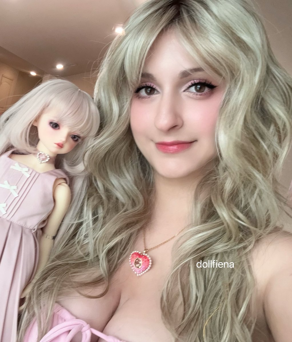 Dollfiena tweet media