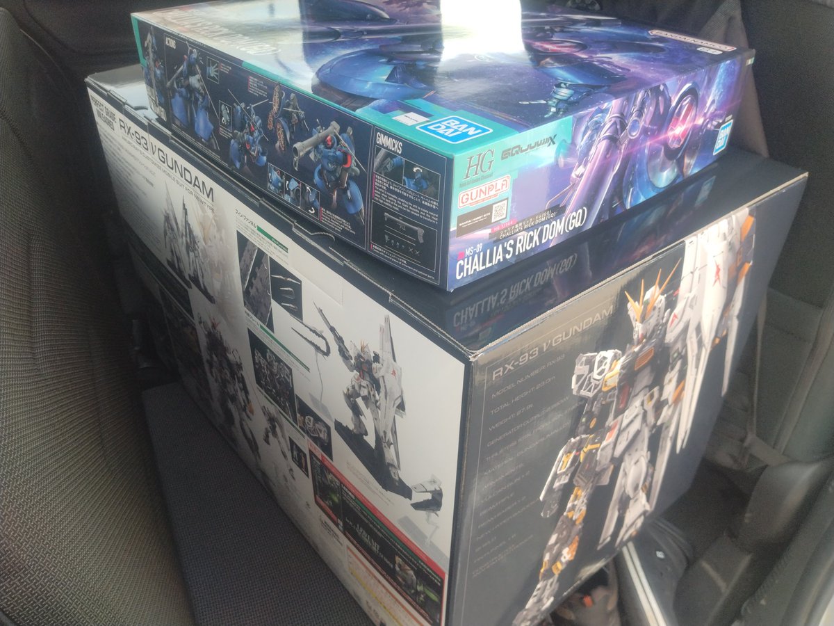 katsda14's tweet photo. まさかあるとは！？
代理とはいえ買えるとは！？
#ガンダム
#νガンダム
#ガンプラ https://t.co/GpgCPj6gbp