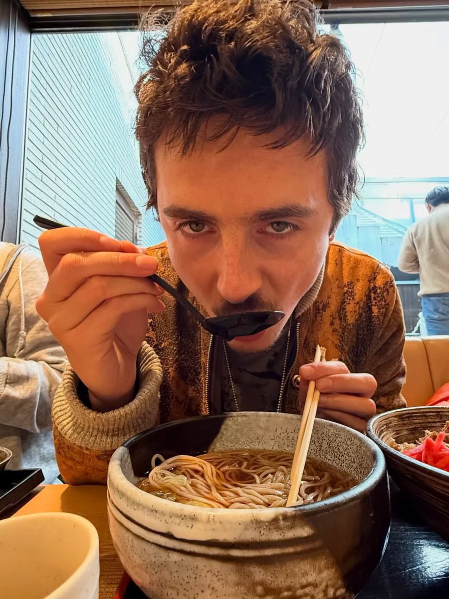 meangirlsxo0's tweet photo. 日本にいるティモシーシャラメ最高すぎてこのまま住んでほしい🥹 https://t.co/DeGofv27my