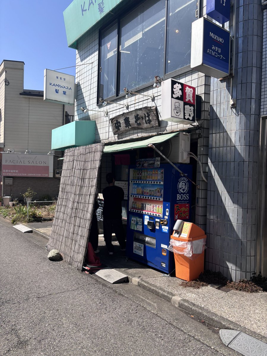 中華そば 多賀野
中華そば味たまトッピング
煮干しの香りがすごくいい
麺が弾力強めであんまり好きじゃなかったかも
全体的にはおいしい
ちょっとしょっぱかったかも
でもおいしいラーメンだった