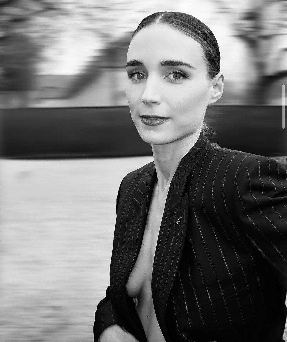 Rooney Mara at the Givenchy Fall/Winter 2026 RTW show in Paris, France

📸  by Richard Gianorio