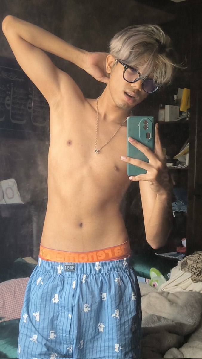 ImpregKubi's tweet photo. Ignore my messy room , I'm in a state of mind that I will eventually.....clean.....it 🙏 trust https://t.co/v6J00beyD5
