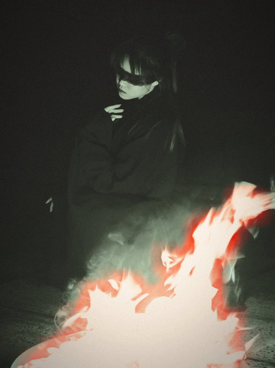 你呼唤我，我便会出现。
生前死后。