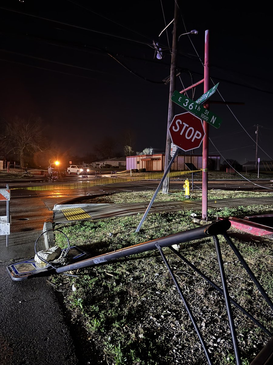 StormChaser_CJ's tweet image. Northern Tulsa near the Tech College seems to have been hit pretty good by the tornado earlier in the evening! @NWStulsa #okwx