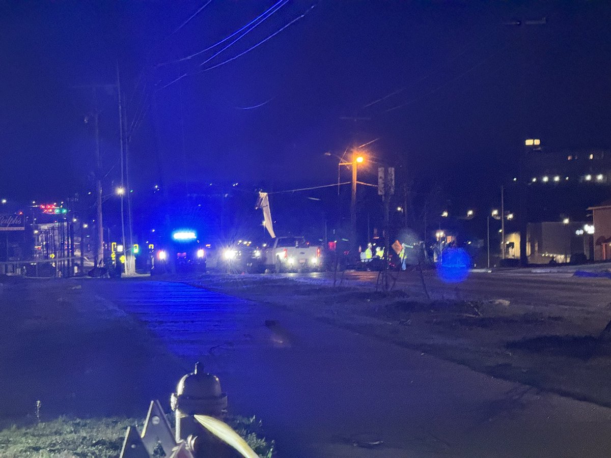 StormChaser_CJ's tweet image. Northern Tulsa near the Tech College seems to have been hit pretty good by the tornado earlier in the evening! @NWStulsa #okwx