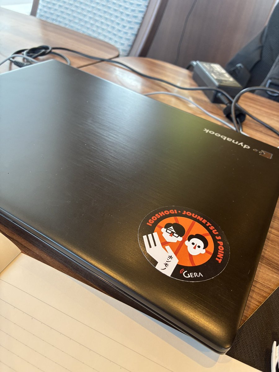 骨董品のようなPCに貼り付けて作業してます。 このPC、エクセル