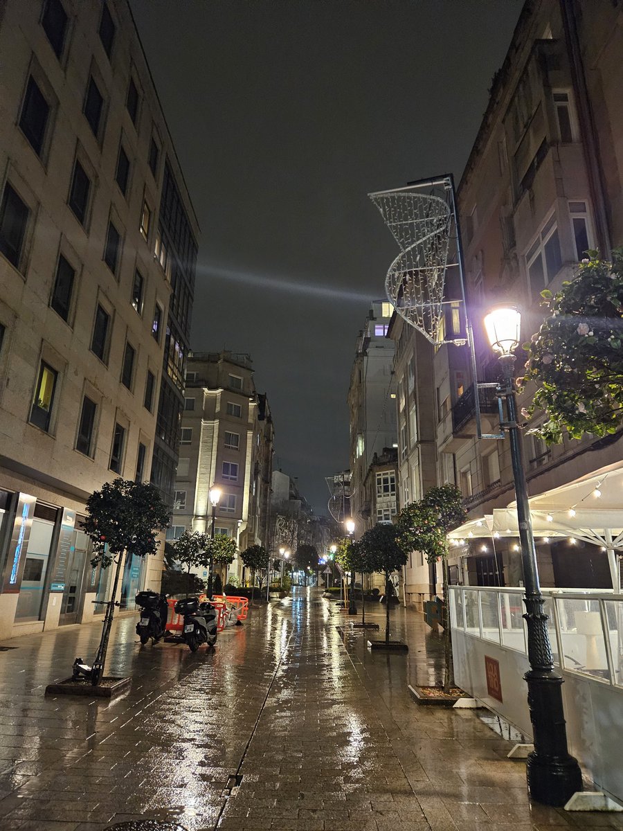 ixavierlp's tweet photo. Vigo, Spain. At Night. Raining. 02-Feb-26 https://t.co/PraWzh5MzY