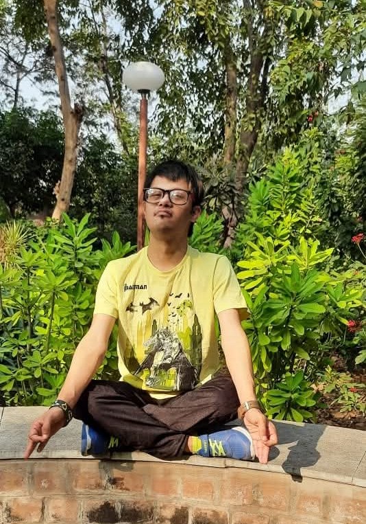 ravimoon64's tweet photo. @DigiSmartElect Morning feels incomplete without saying monini & Warm hug to yoga boy Achal,
#DigismartGiveaway
#FinishTheLine #SmartWithDigismart #DigismartHome
@Sunildave1 @BhattVai @mysterioussu @JitenMe43613884 https://t.co/98cPfM810J