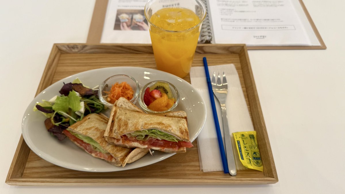 とらら tweet media