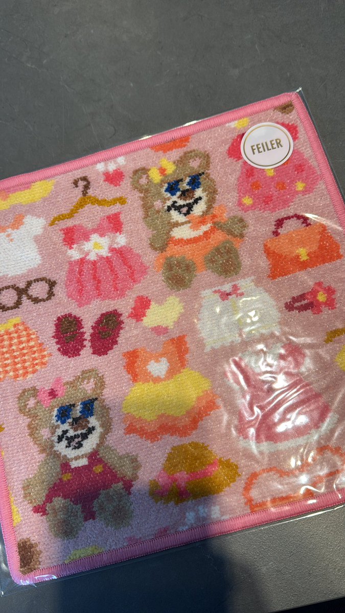 tomohiyo0818's tweet photo. 抽選のハンカチ届いた♡
ほんまはポーチも欲しかったけど待機してる間に売り切れてもうた😭 https://t.co/gEOHEJC5Sn