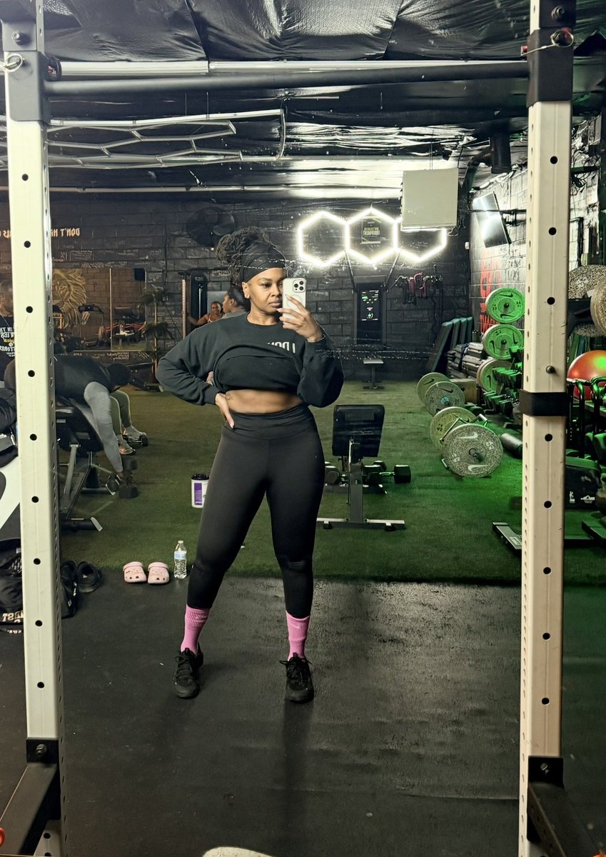 miss2pretty's tweet photo. Life lately…. Living in the gym and aging gracefully ❤️  #StressFreeLiving https://t.co/SInGMZBgcL