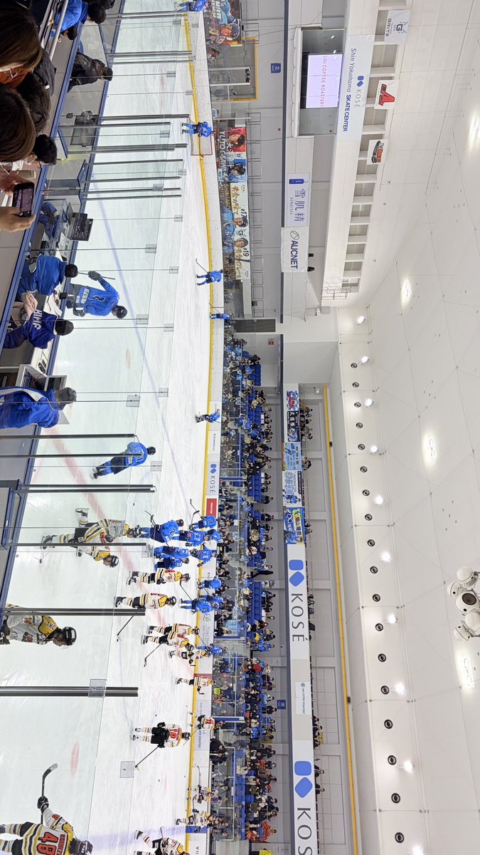 summerp0tato's tweet photo. 横浜GRITS !! 🩵🐬🏒 https://t.co/9Rs16pu3lQ