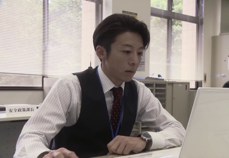 멀끔하게 차려입은 타카하시 잇세이 못 참는 병