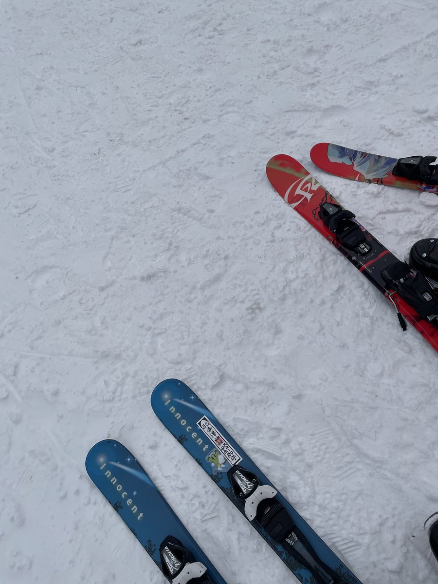 725BLACK's tweet photo. ２年ぶりパルコール！！雪は少ないけど、先週の半ばの雪がクリーミーな感じになってて滑りやすい！コースも少し復活！だが、強風で午後ゴンドラ休止😭
#パルコール嬬恋
#GRskilife #innocent #overwrite #スキボ https://t.co/BUptCGjkZ2