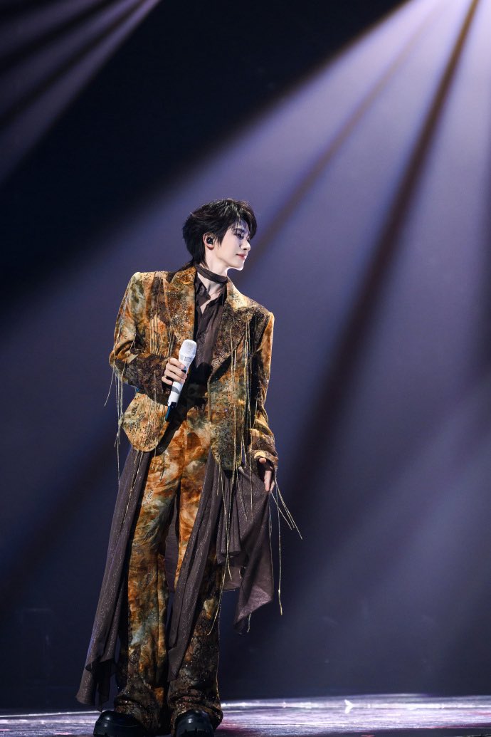 Liuyu_Fanclub's tweet photo. 260306 LIU YU STUDIO Weibo Update

Kneading longing into melody, singing as a soft breeze by the ear—listen to the tender afternotes 🎧
“Heart has a voice; thoughts have no emptiness” 🤍

#Liuyu #刘宇 #劉宇 
#リュウユ #리우위 #หลิวอวี่ #LưuVũ #YouGeSeason2 #YouGe #有歌第二季 https://t.co/yphI7huHV0