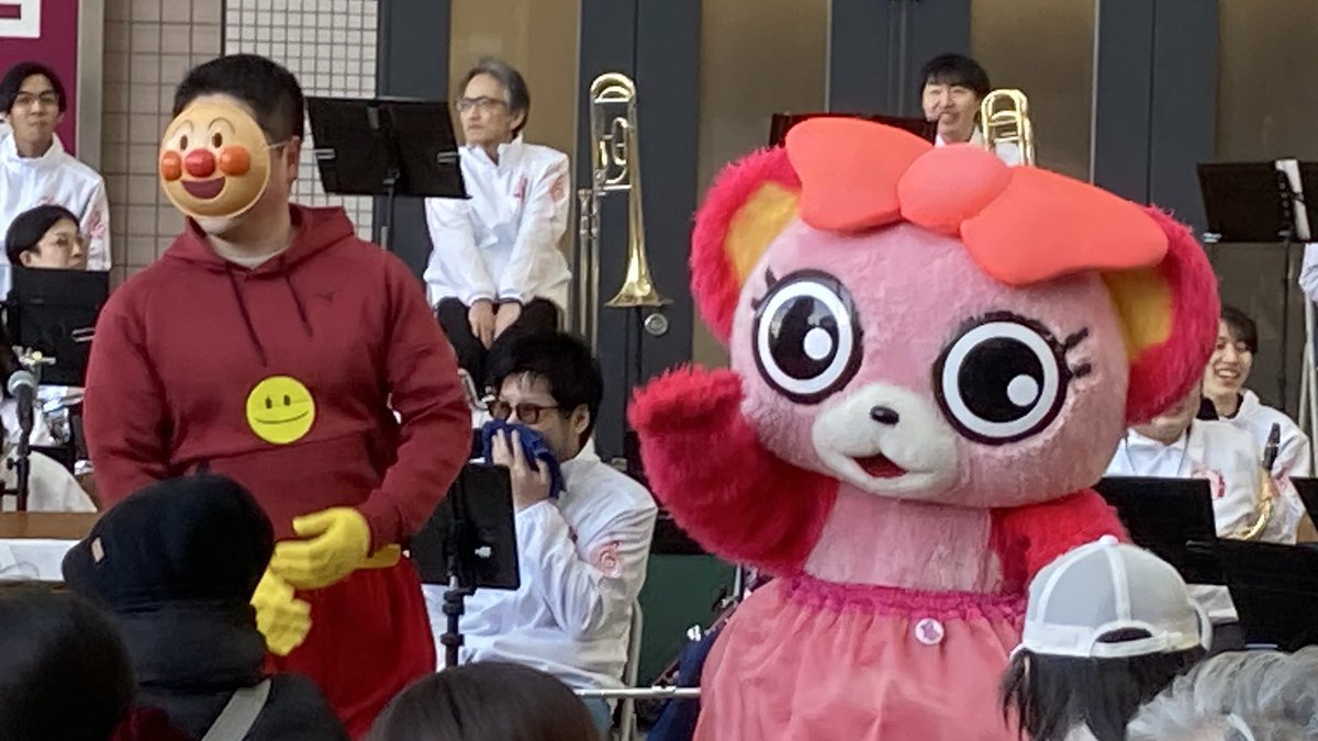 nonkodanone's tweet photo. シリアルキラー感ある✨
アンパ○マンさんと🥯
共演したノン💖

つぎは14時30分くらいにいくよー🕑
50分くらいかハシゴ車の前で🚒
記念撮影だノン📷 https://t.co/VcKLoDGEsu
