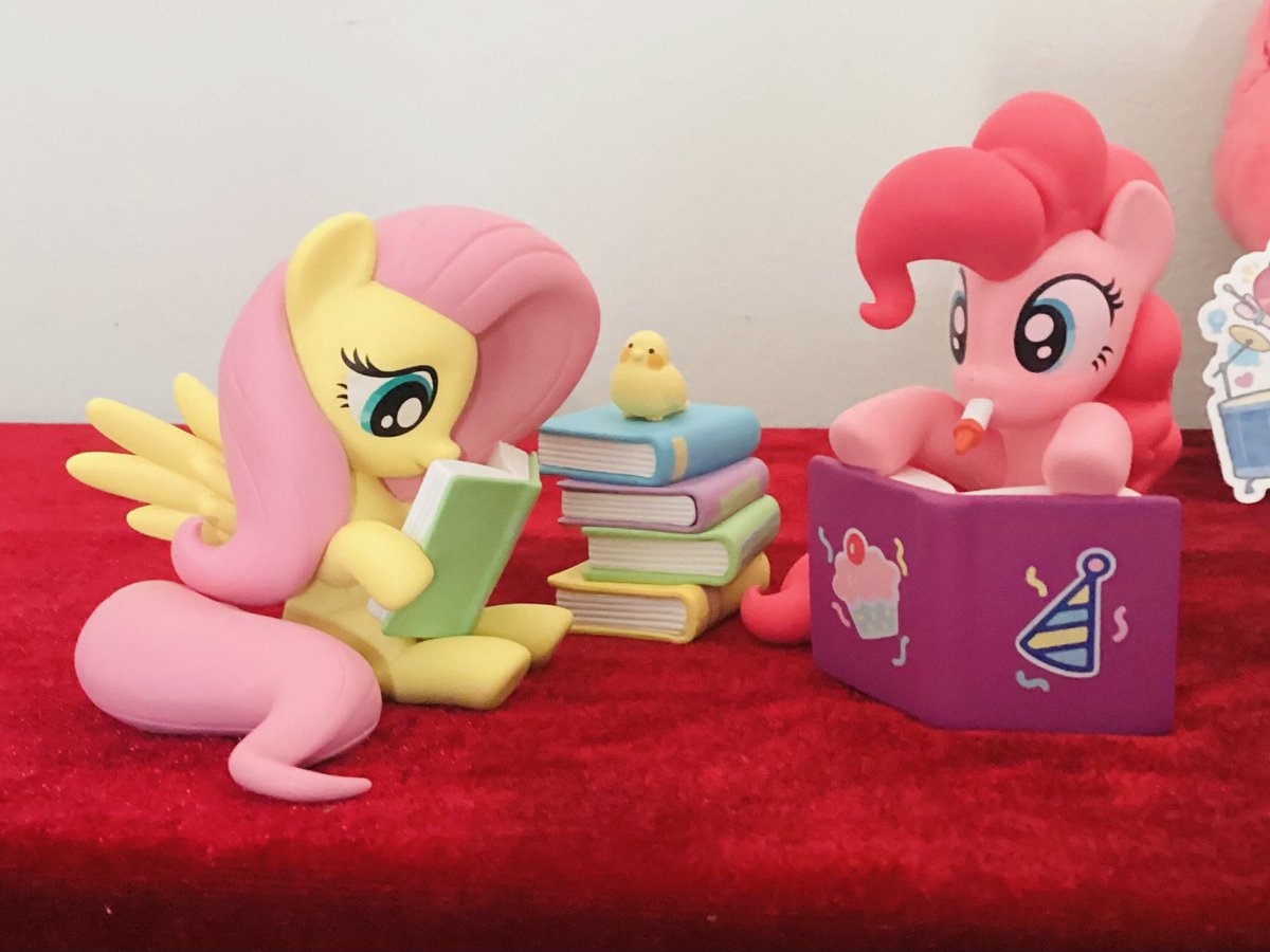 vitapinata's tweet photo. Tea party with the gfsπ #pinkieshy #flutterpie https://t.co/3xOJMORIqK