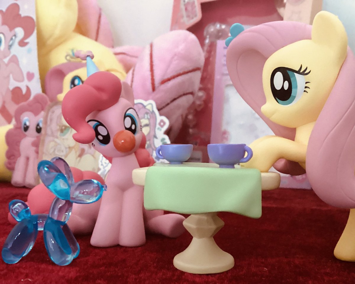 vitapinata's tweet photo. Tea party with the gfsπ #pinkieshy #flutterpie https://t.co/3xOJMORIqK